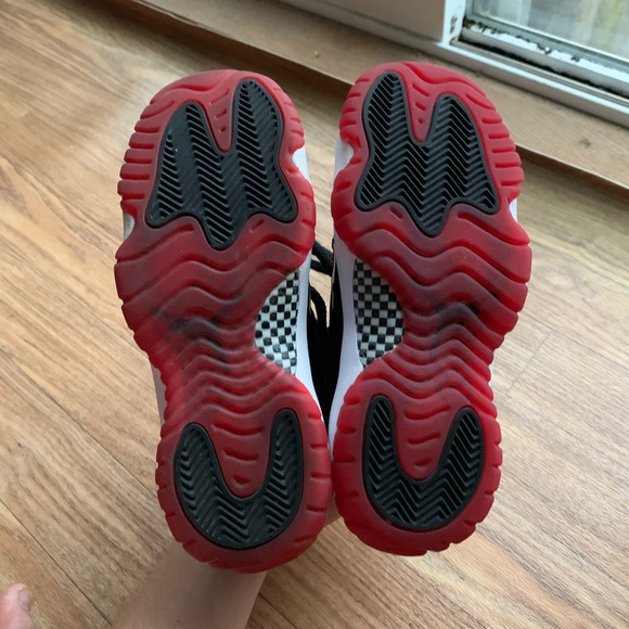 Air Jordan 11 Retro Bred - Picture 9 of 11